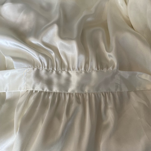 Victoria's Secret CreamSatin Robe Intimates Sleepwear - Picture 6 of 6
